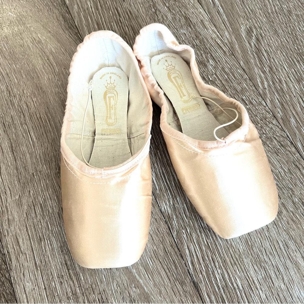 (4) 6 xxx N Maker Freed of London Pointe Shoe